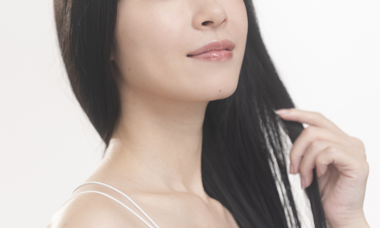 女性の薄毛治療は皮膚科で相談できる?診療の流れ・治療法・保険適用について解説